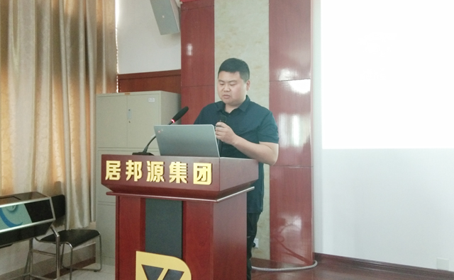 公司王淑龍經(jīng)理分享成功案例，提倡要敢于突破習(xí)慣的思維方式，細心觀察和揣摩市場，做出異乎尋常的決定，才能有一份驚喜的收獲。